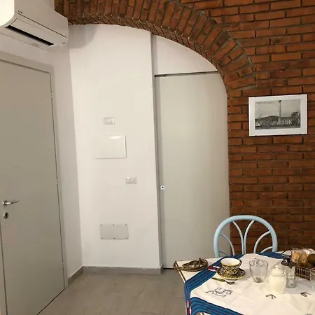 Milu - Milu Holidays * Λα Μανταλένα